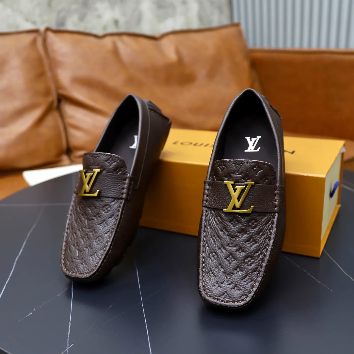 Ex-factory price: 480💰【LV】Louis Vuitton ⚠️High-end men’s driving and pedal series ⚠️38-44 (customized for 45) ⚠️All original cowhide leather! Thick and soft! Made entirely of calfskin lining! Rubber sheet anti-slip beanie sole! Three-dimensional package technology! Fashionable and classic! Handicrafts! Original high quality! Feel free to compare!